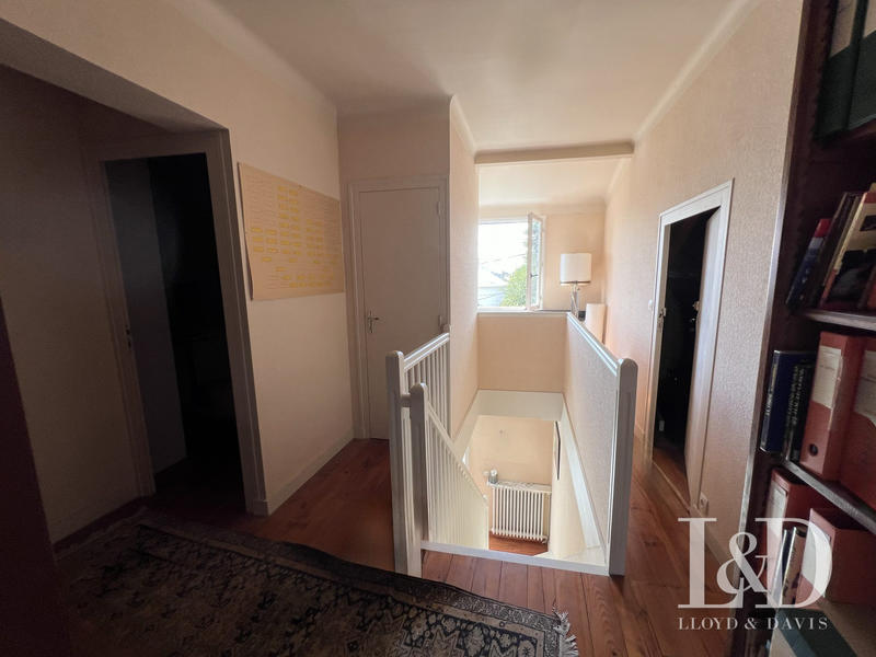 Maison - 240 m² - 10 pièces