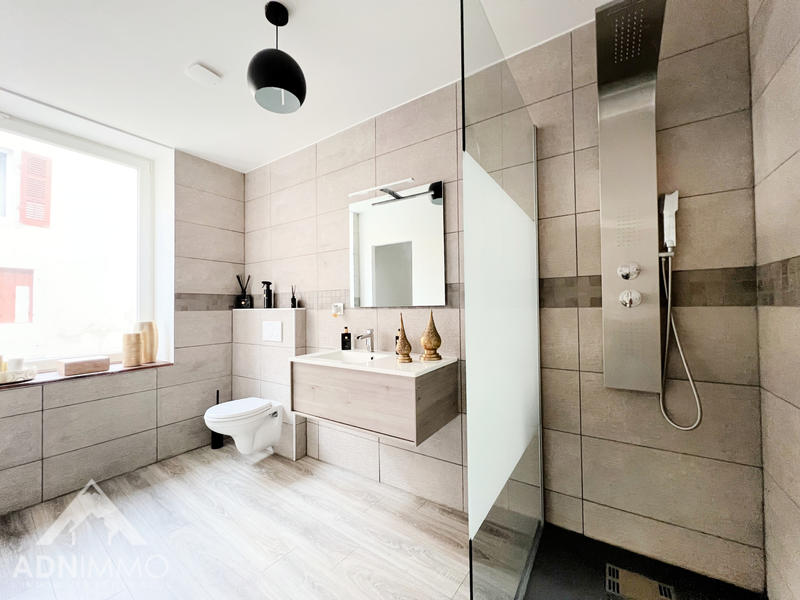 Maison - 290 m² - 8 pièces