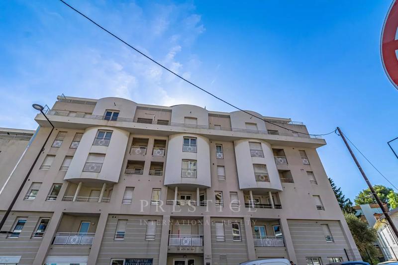 Local commercial - 19 m² - 2 pièces