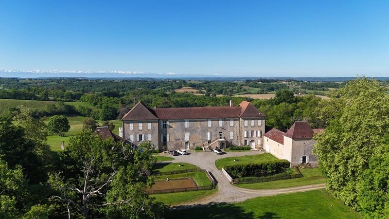 Château - 2 000 m² - 38 pièces