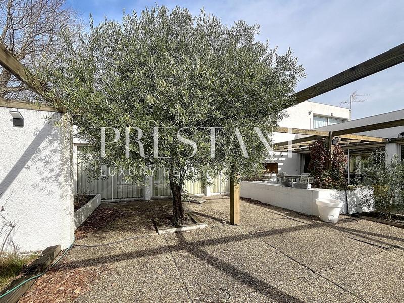 Maison - 209 m² - 6 pièces