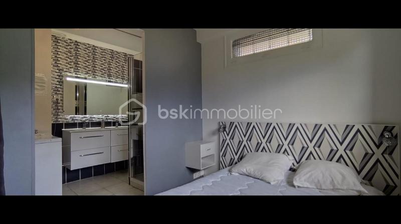 Maison - 196 m² - 9 pièces