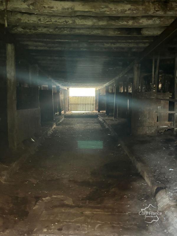 Maison - 375 m² - 2 pièces