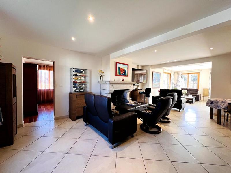 Maison - 205 m² - 9 pièces