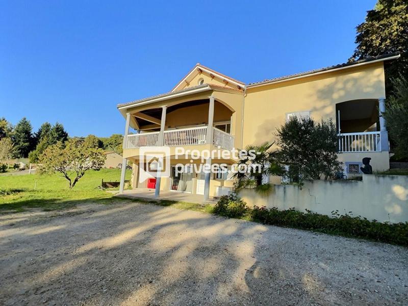 Maison - 308 m² - 9 pièces