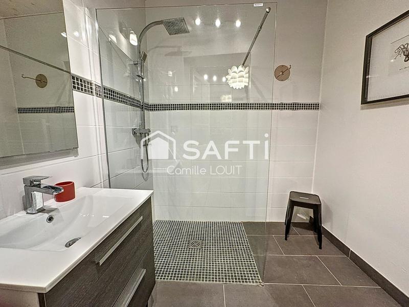 Maison - 225 m² - 8 pièces