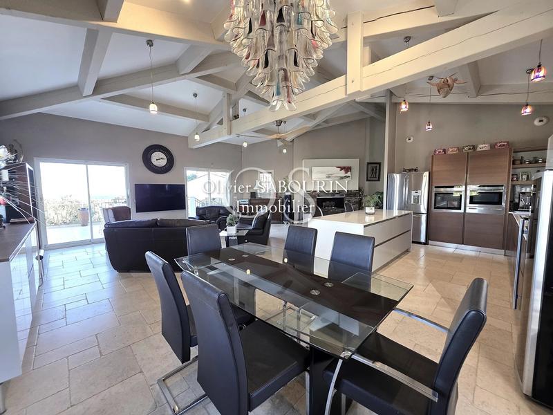 Villa - 250 m² - 7 pièces