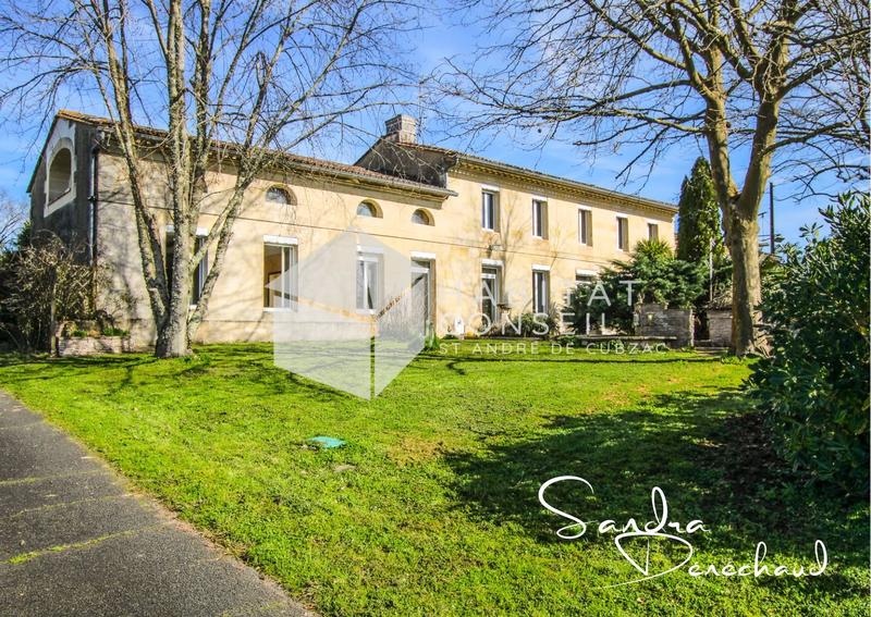 Maison - 283 m² - 9 pièces