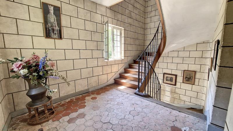 Propriété - 1 004 m² - 28 pièces