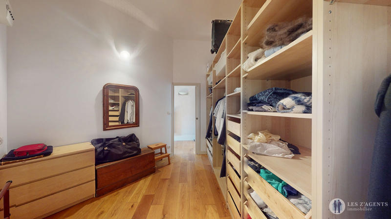 Maison - 290 m² - 13 pièces