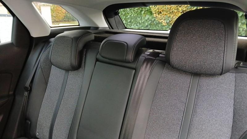 Peugeot 3008 II 1.2 PureTech 130 Allure Business