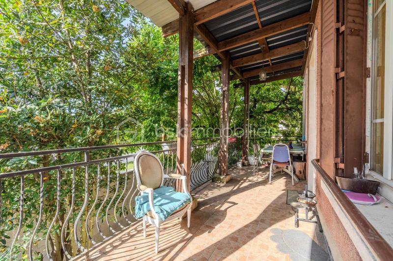 Maison - 161 m² - 11 pièces