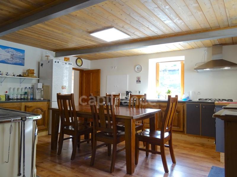 Maison en pierre - 274 m² - 8 pièces
