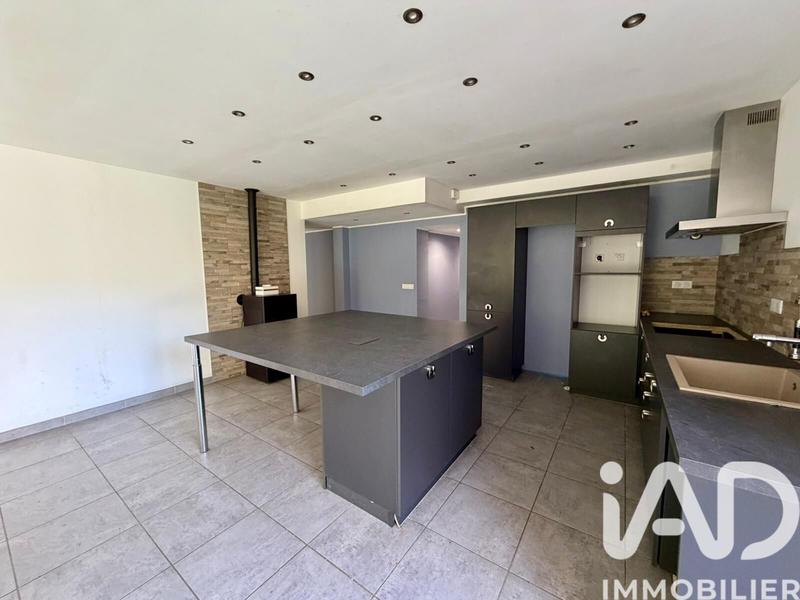 Maison - 230 m² - 8 pièces