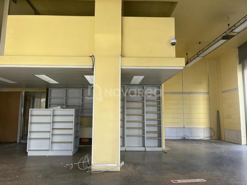 Local commercial - 72 m² - 4 pièces