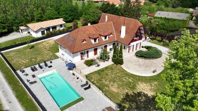 Propriété - 425 m² - 16 pièces