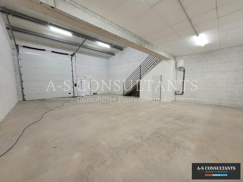 Local d'activité / Entrepôt - 155 m²