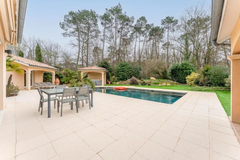 Maison - 170 m² - 6 pièces