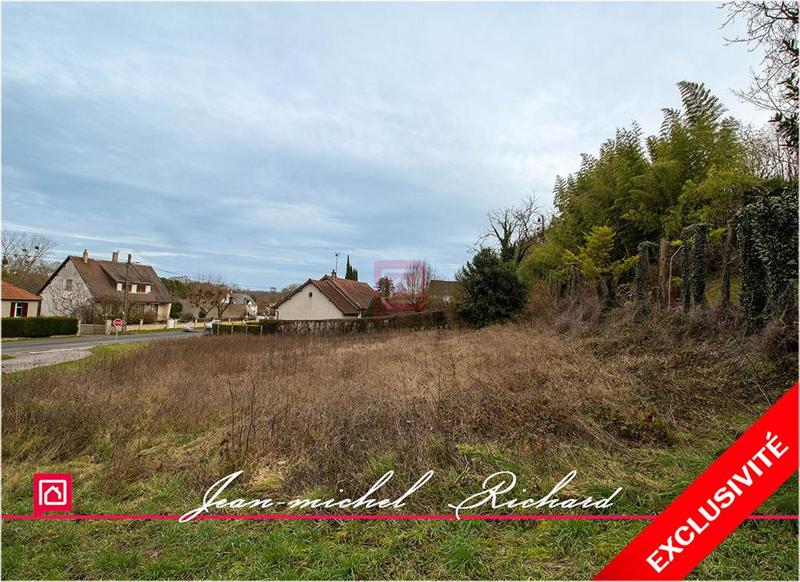 Terrain constructible - 1 050 m²