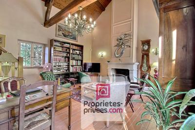 Maison - 210 m² - 8 pièces