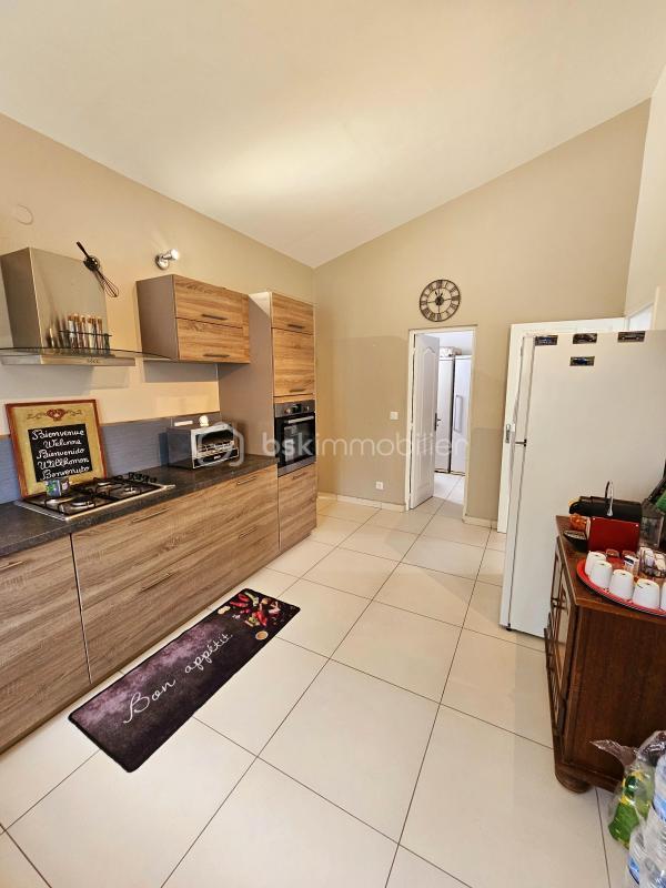 Propriété - 211 m² - 7 pièces