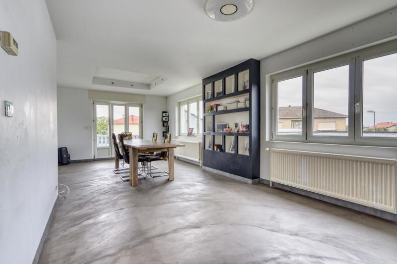 Maison - 250 m² - 9 pièces