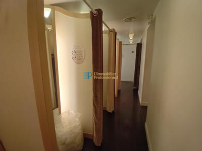 Local commercial - 143 m² - 3 pièces
