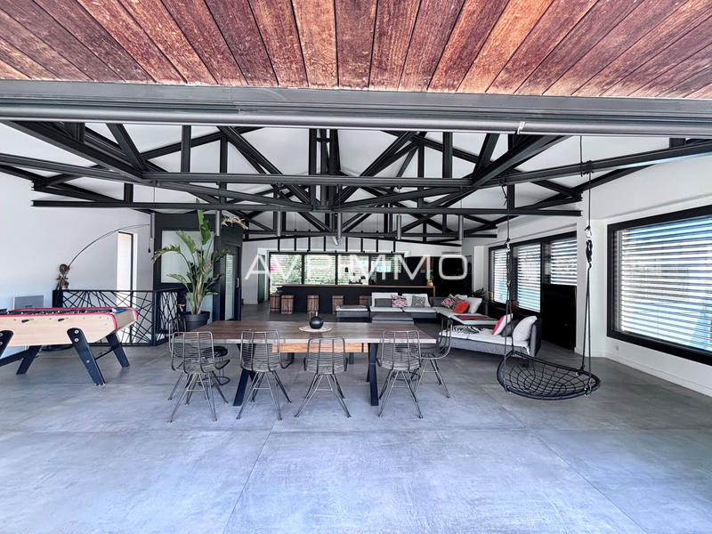 Villa - 415 m² - 6 pièces