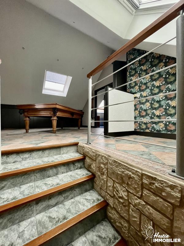 Maison - 218 m² - 8 pièces