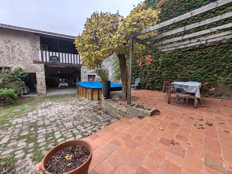 Demeure - 196 m² - 11 pièces