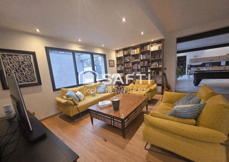 Maison - 210 m² - 6 pièces