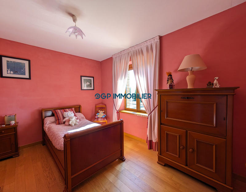 Maison - 340 m² - 8 pièces