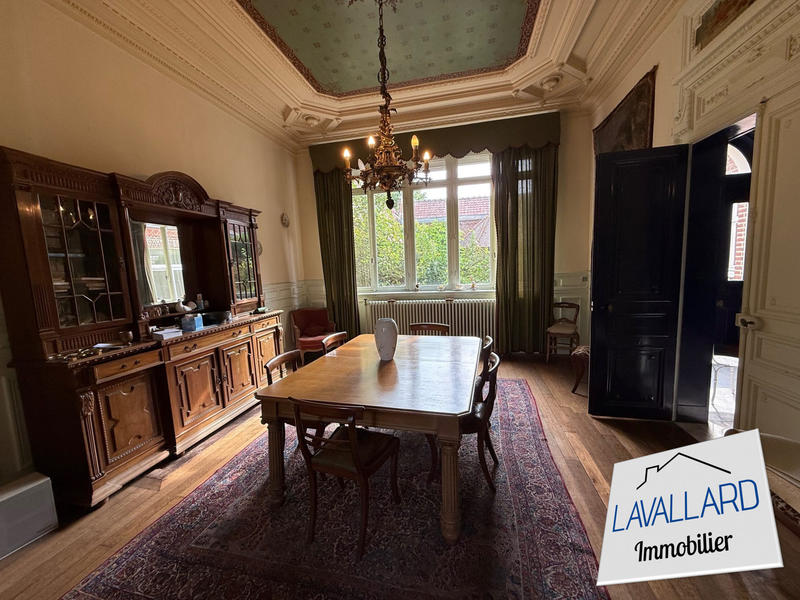 Maison - 290 m² - 8 pièces