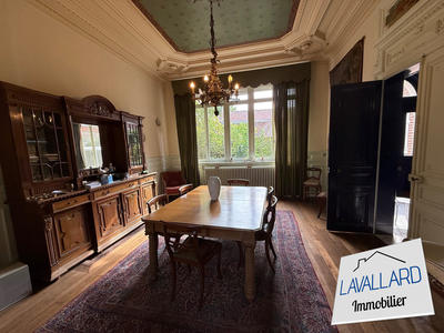 Maison - 290 m² - 8 pièces