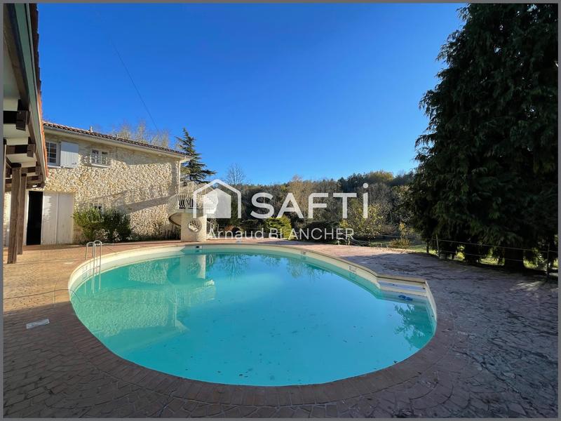 Maison - 230 m² - 8 pièces