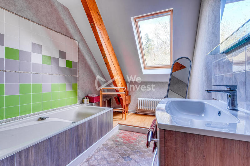 Maison traditionnelle - 270 m² - 10 pièces