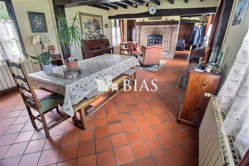 Maison - 210 m² - 11 pièces