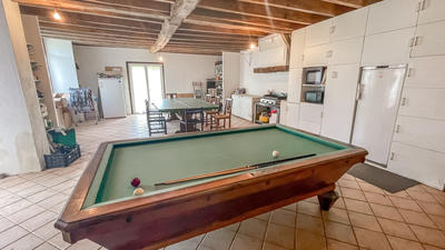 Maison - 400 m² - 7 pièces