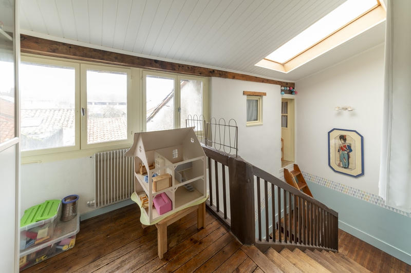 Maison - 225 m² - 7 pièces