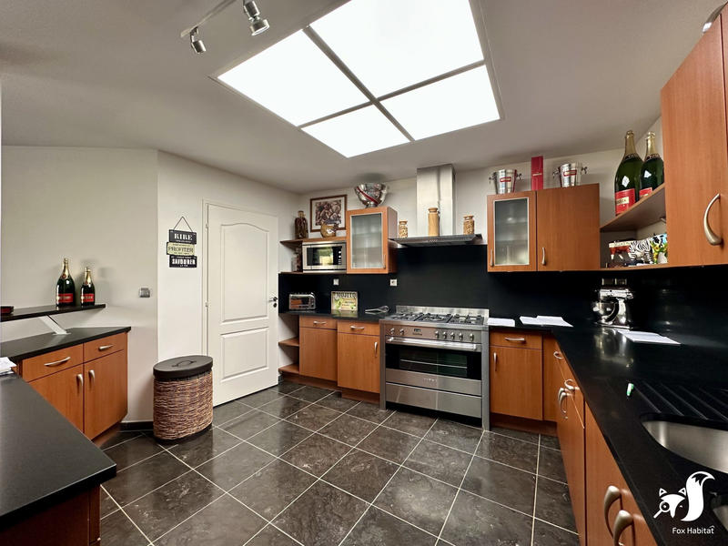 Maison - 240 m² - 9 pièces