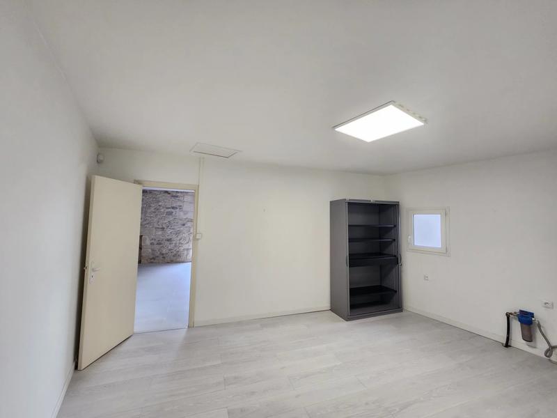 Magasins - 85 m² - 5 pièces