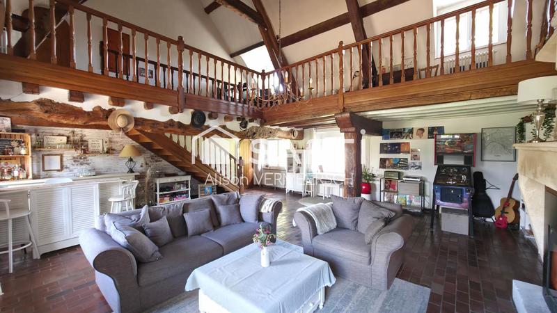 Maison - 410 m² - 9 pièces