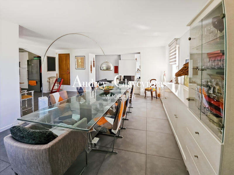 Maison - 330 m² - 5 pièces