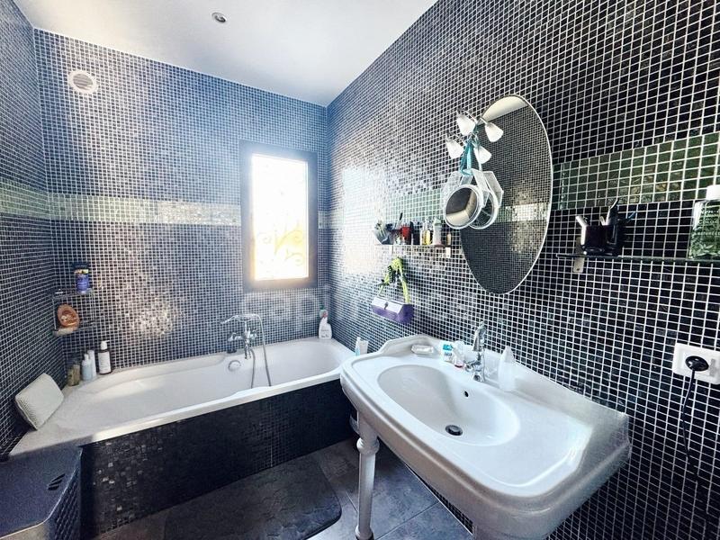 Propriété - 218 m² - 7 pièces