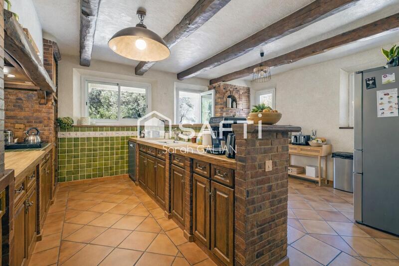 Villa - 257 m² - 10 pièces