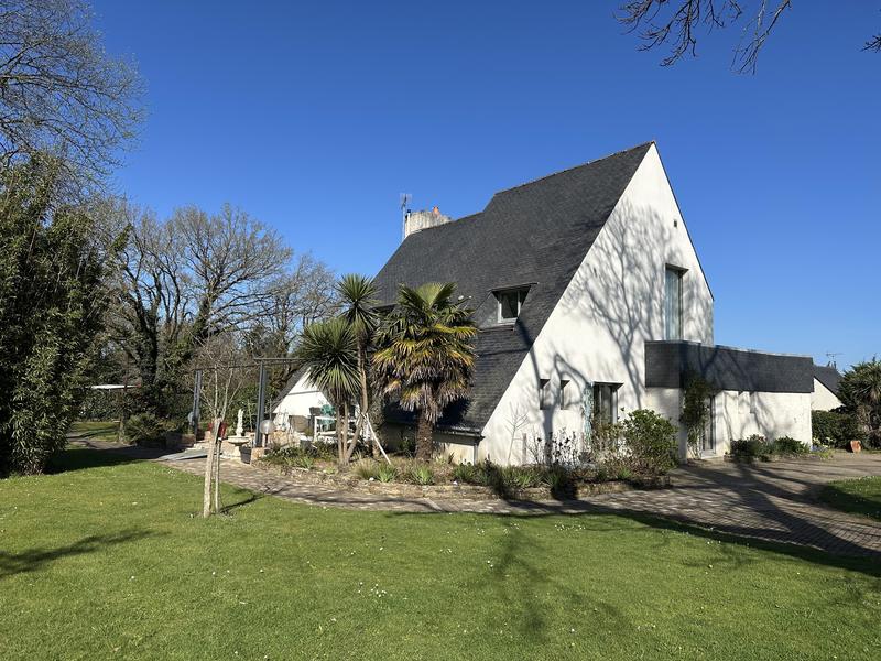 Villa - 240 m² - 9 pièces