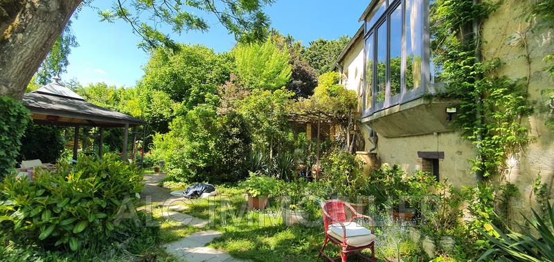 Maison - 250 m² - 9 pièces