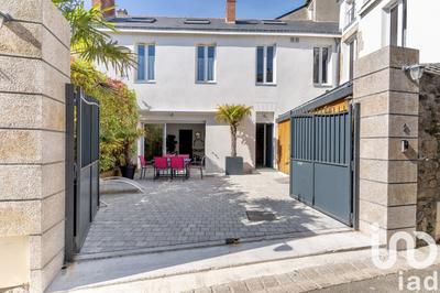 Appartement - 197 m² - 8 pièces