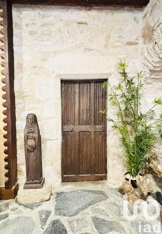 Maison - 231 m² - 9 pièces