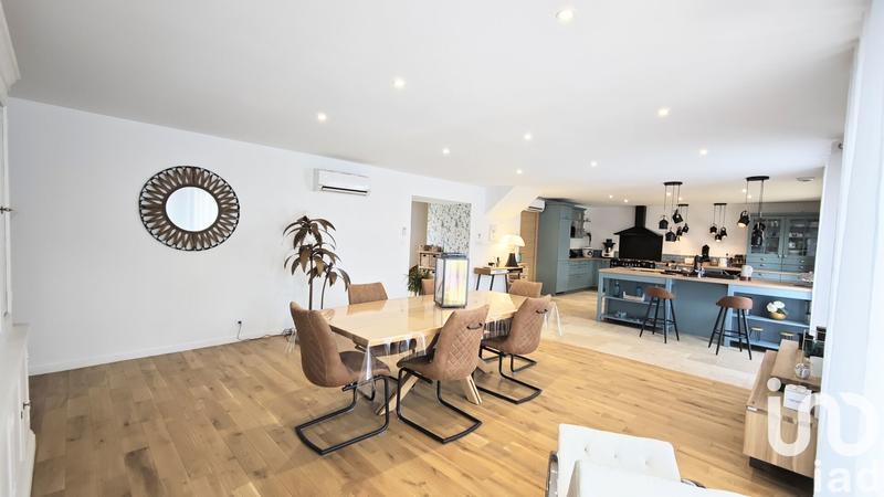 Maison - 240 m² - 10 pièces